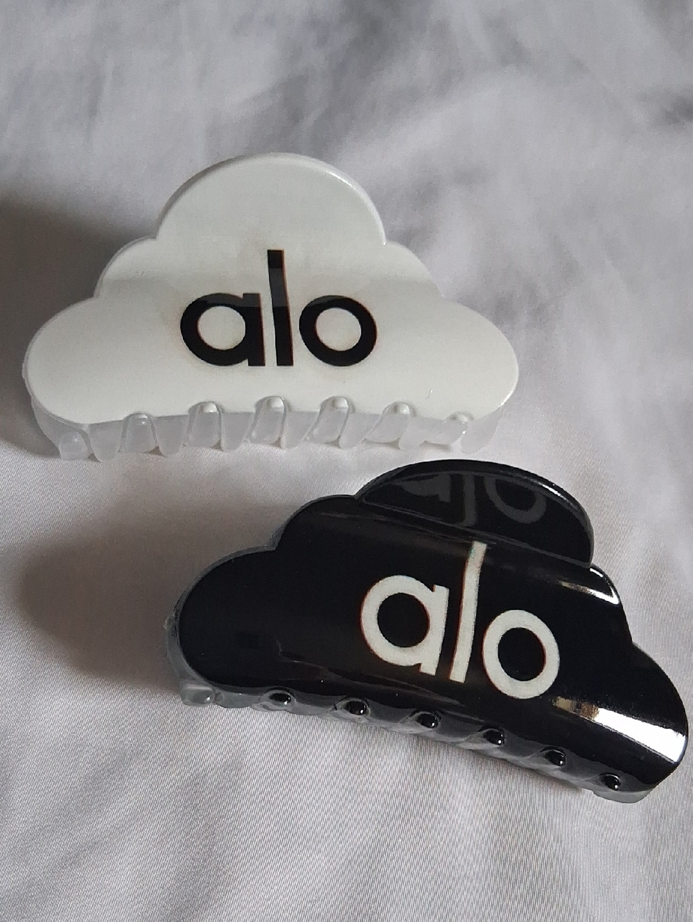 ALO Yoga Cloud Hair Clips Duo in Black and White